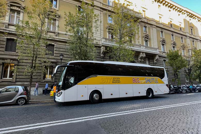 Autobús Entre El Aeropuerto Fiumicino Y Roma - Disfruta Roma